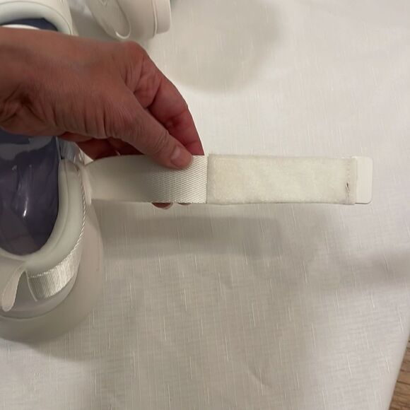 UGG LA CLOUD SPORTS SANDALS.  NEW IN BOX - Picture 9 of 14